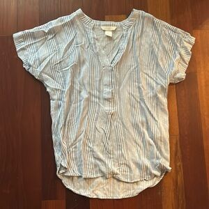 Women’s size 2 H&M white and blue cotton/linen short sleeve shirt.